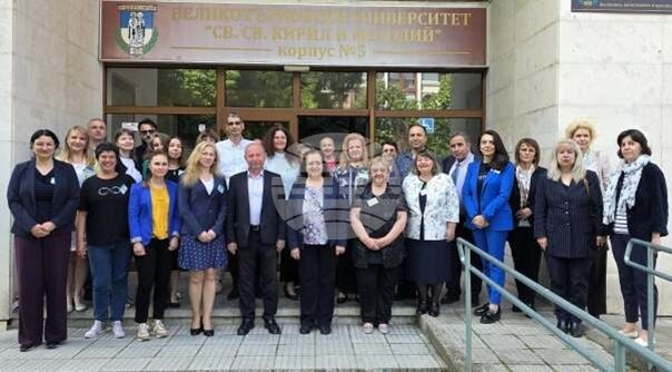 Висше училище по агробизнес и развитие на регионите представи добрите практики и опита на Европейски университет ИНВЕСТ на кръгла маса във Велико Търново